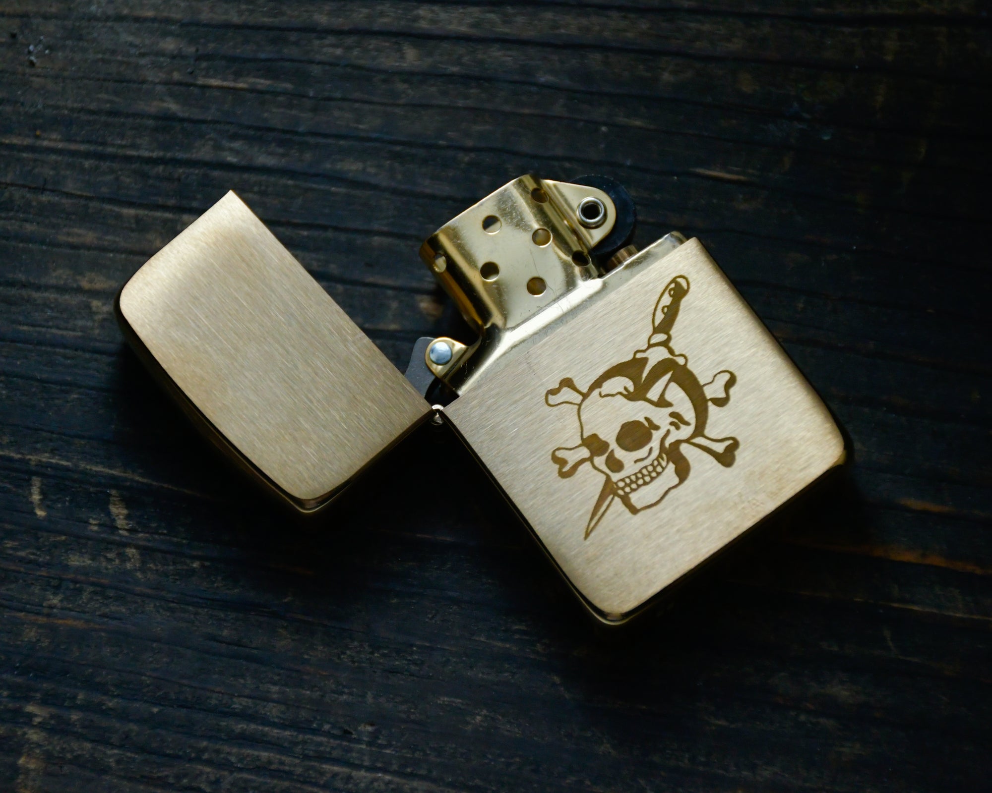 CURRICULUM - BRASS LIGHTER - SKULL