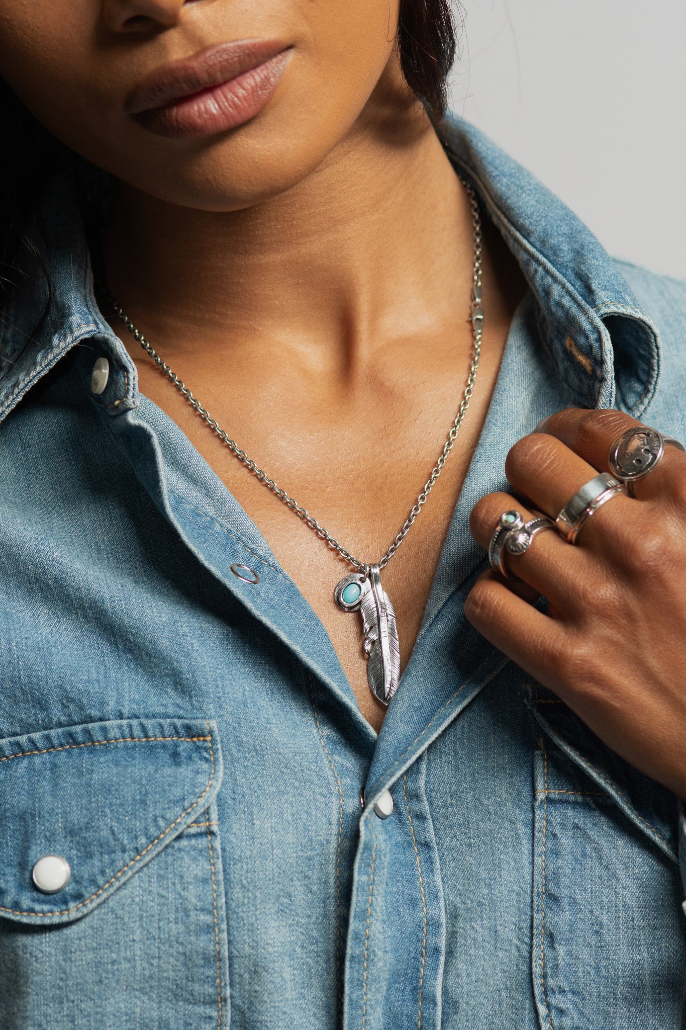 NORTH WORKS - NECKLACE - FEATHER CHARM W/TURQUOISE - 50CM - N-410