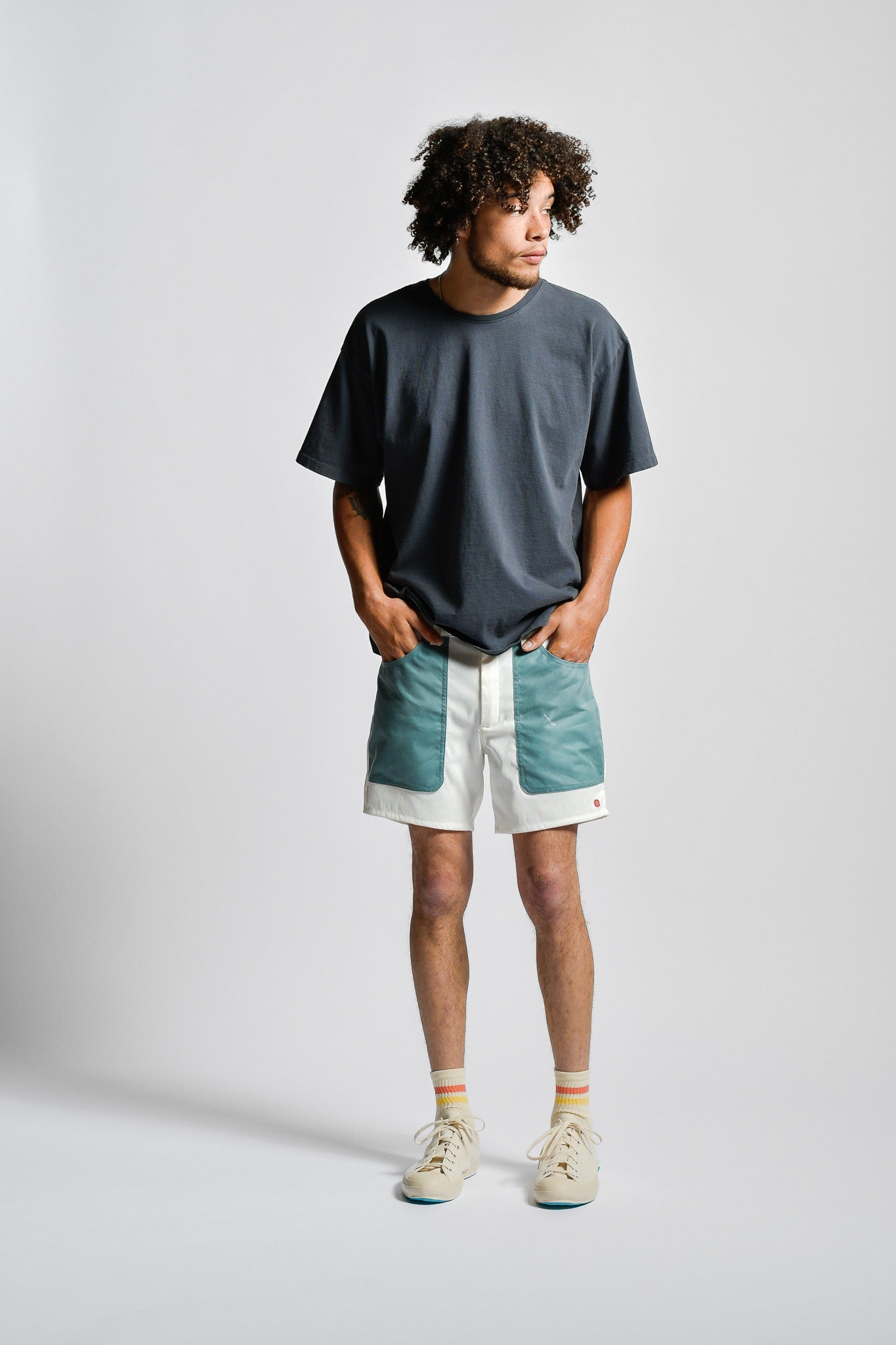 AMUNDSEN - FIELD SHORTS - 7 INCH - OFF WHITE/STORMY BLUE