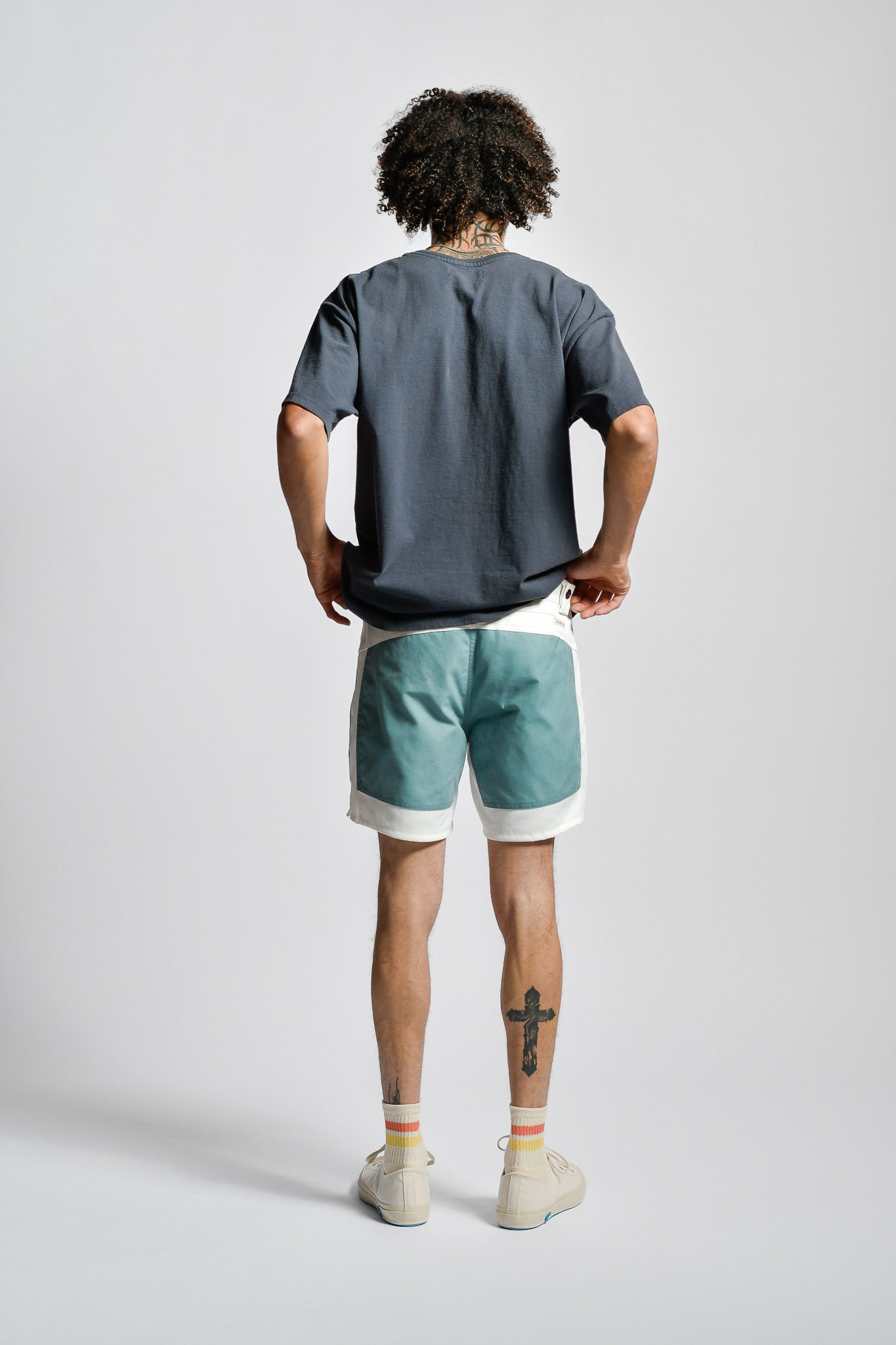 AMUNDSEN - FIELD SHORTS - 7 INCH - OFF WHITE/STORMY BLUE
