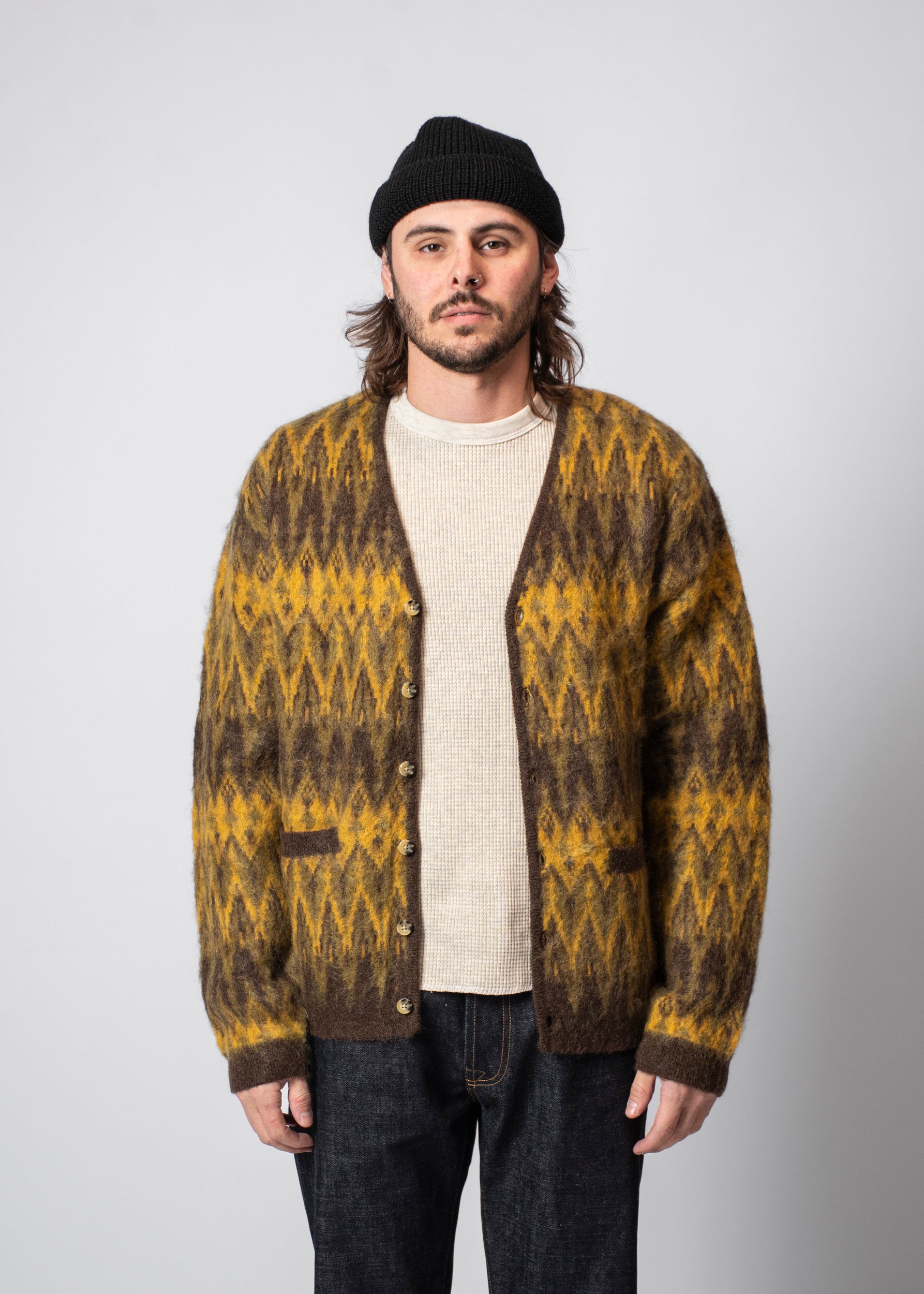 BEAMS+ - CARDIGAN DOUBLE JACQUARD CHEVRON - BROWN